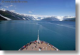 images/UnitedStates/Alaska/CruiseShip/People/crowds-on-deck-04.jpg