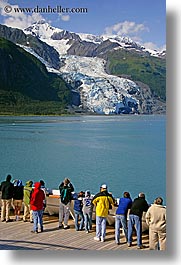 images/UnitedStates/Alaska/CruiseShip/People/crowds-on-deck-06.jpg