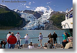 images/UnitedStates/Alaska/CruiseShip/People/crowds-on-deck-07.jpg