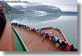 images/UnitedStates/Alaska/CruiseShip/People/crowds-on-deck-08.jpg