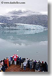 images/UnitedStates/Alaska/CruiseShip/People/crowds-on-deck-09.jpg