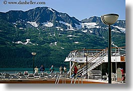 images/UnitedStates/Alaska/CruiseShip/People/people-on-deck-06.jpg