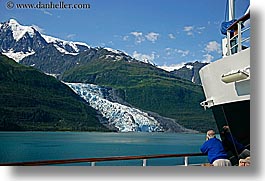 images/UnitedStates/Alaska/CruiseShip/People/people-on-deck-10.jpg