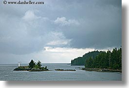 images/UnitedStates/Alaska/Lighthouses/lthouse-on-island-3.jpg