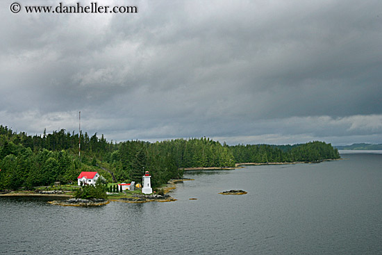 red-roof-lthouse-3.jpg