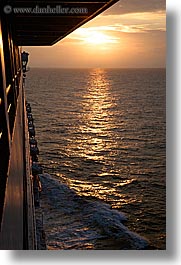 images/UnitedStates/Alaska/SunOcean/cruise_ship-sunset.jpg