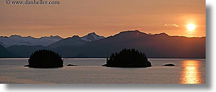 images/UnitedStates/Alaska/SunOcean/water-mtns-sunset-1.jpg