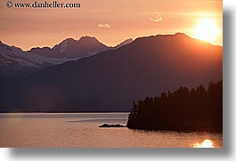 images/UnitedStates/Alaska/SunOcean/water-mtns-sunset-3.jpg