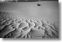 images/UnitedStates/Arizona/MonumentValley/sand-dunes-bw.jpg