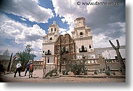images/UnitedStates/Arizona/Tucson/SanXavier/san-xavier-ppl.jpg