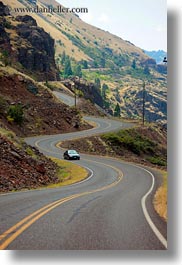 images/UnitedStates/Idaho/HellsCanyon/car-on-winding-road-1.jpg