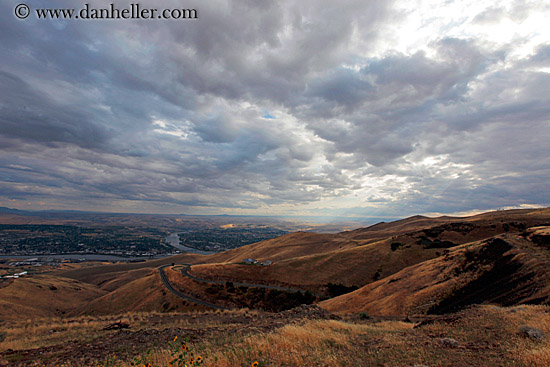 clouds-n-vast-landscape-1.jpg