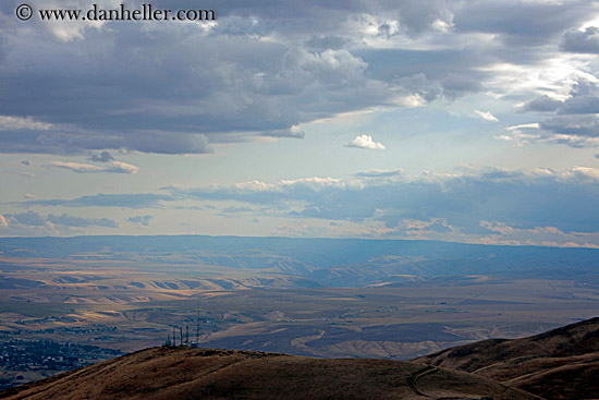 clouds-n-vast-landscape-2.jpg