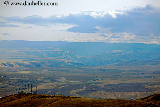 clouds-n-vast-landscape-3.jpg