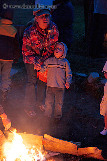 kids-roasting-marshmellows-05.jpg