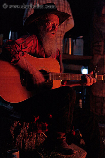 old-man-n-guitar-1.jpg