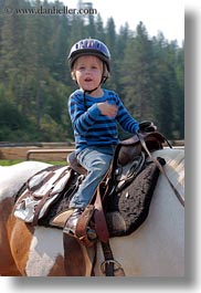 images/UnitedStates/Idaho/RedHorseMountainRanch/Activities/HorsebackRiding/jack-riding-horse-03.jpg