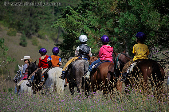 kids-riding-horses-4.jpg