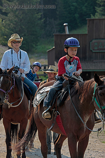 kids-riding-horses-5.jpg