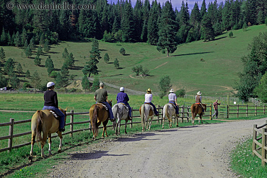 people-riding-horses-02.jpg