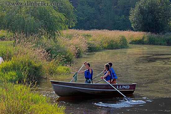 kids-in-rowboat-1.jpg