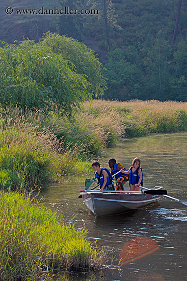 kids-in-rowboat-2.jpg