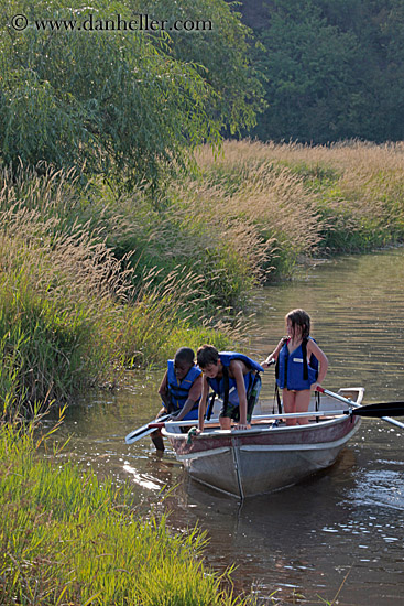 kids-in-rowboat-3.jpg