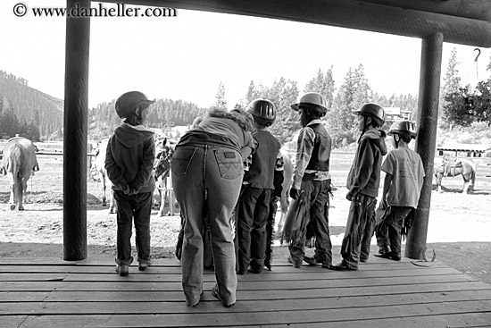 kids-at-stable-03-bw.jpg