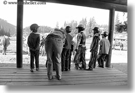 images/UnitedStates/Idaho/RedHorseMountainRanch/Stable/kids-at-stable-03-bw.jpg