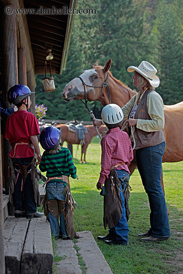 kids-looking-at-horse.jpg