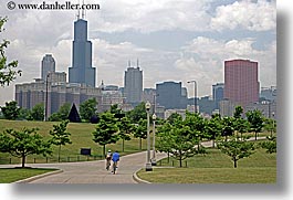 images/UnitedStates/Illinois/Chicago/Cityscapes/cyclists-cityscape.jpg