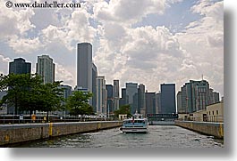 images/UnitedStates/Illinois/Chicago/Cityscapes/rvr-boat-cityscape.jpg