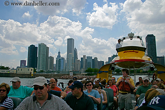 sea-dog-boat-cityscape-3.jpg