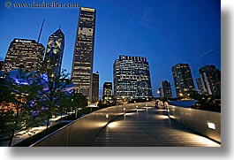 images/UnitedStates/Illinois/Chicago/MilleniumPark/cityscape-nite-walkway-3.jpg