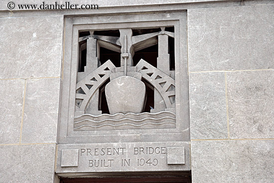 present-bridge-sign.jpg