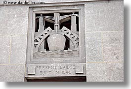 images/UnitedStates/Illinois/Chicago/Misc/present-bridge-sign.jpg