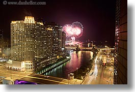 images/UnitedStates/Illinois/Chicago/Nite/wacker-dr-fireworks-2.jpg