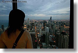 images/UnitedStates/Illinois/Chicago/Nite/woman-viewing-cityscape.jpg