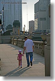 images/UnitedStates/Illinois/Chicago/People/man-girl-walking.jpg