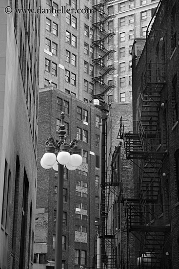 streetlamp-bldgs-bw.jpg