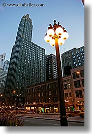 images/UnitedStates/Illinois/Chicago/Streets/LampLights/streetlamp-bldgs-dusk.jpg