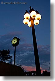 images/UnitedStates/Illinois/Chicago/Streets/LampLights/streetlamp-clock-sunset.jpg