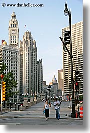 images/UnitedStates/Illinois/Chicago/Streets/pedestrians-cityscape.jpg
