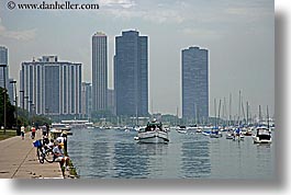 images/UnitedStates/Illinois/Chicago/WaterFront/fishermen-boats-city.jpg
