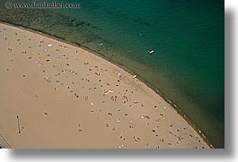 images/UnitedStates/Illinois/Chicago/WaterFront/ppl-on-beach-2.jpg