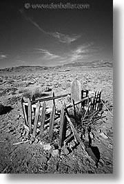 images/UnitedStates/Nevada/CerroGordo/cerro-gordo-grave-2-bw.jpg