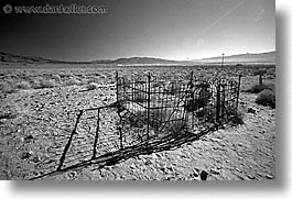 images/UnitedStates/Nevada/CerroGordo/cerro-gordo-grave-3-bw.jpg