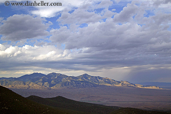 mountains-clouds-n-desert-01.jpg