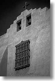 images/UnitedStates/NewMexico/SantaFe/Churches/church-window-bw.jpg