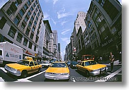 images/UnitedStates/NewYork/5thAve/fifth-ave-taxis.jpg
